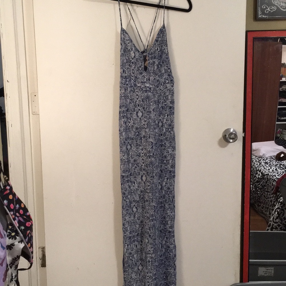 💙🤍Forever 21 Maxi Dress (S) Like New 🤍💙